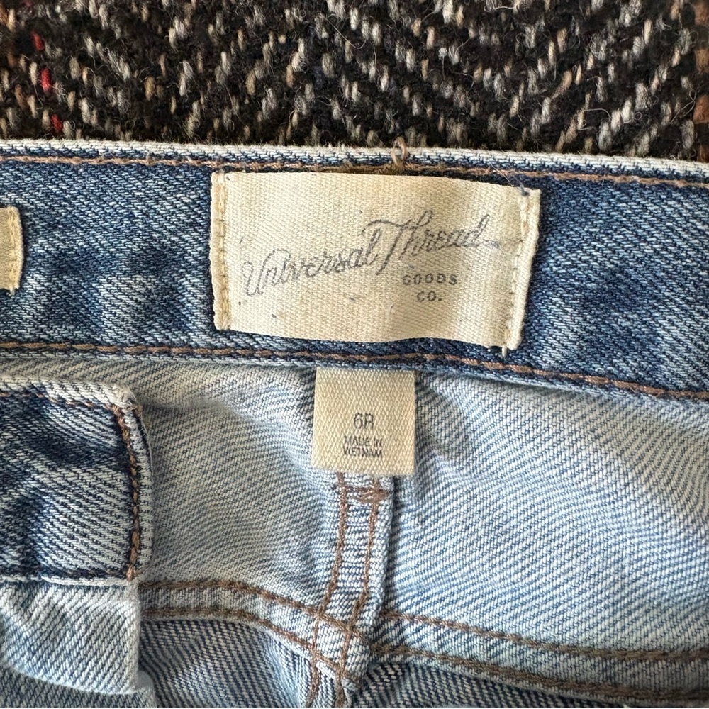 Universal Thread Classic Blue Jeans - Picture 8 of 9